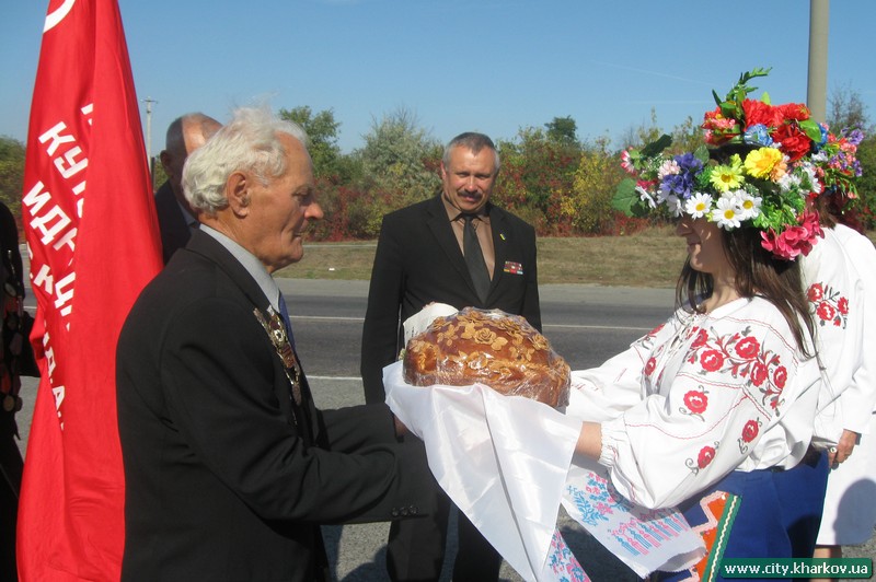 Дзержинському району передали прапор і гільзу Перемоги