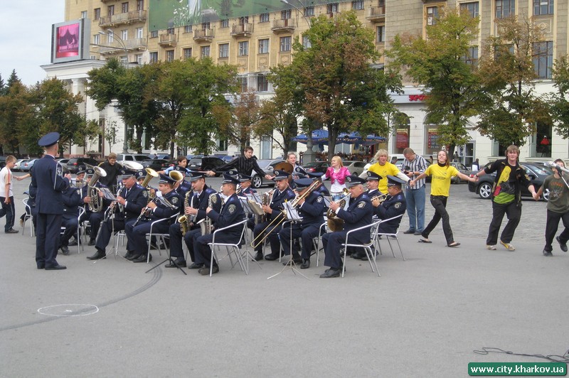 На пл. Свободи почалося створення Міста доброти