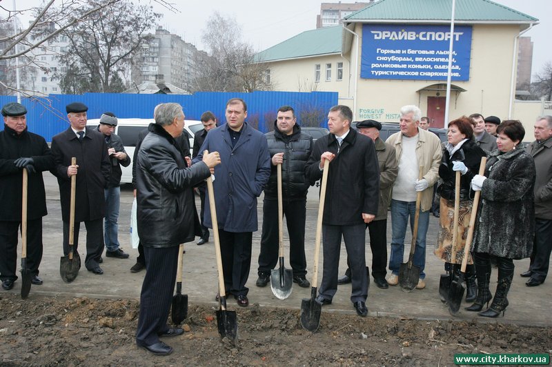 На вул. Державінській почали створювати зелений щит