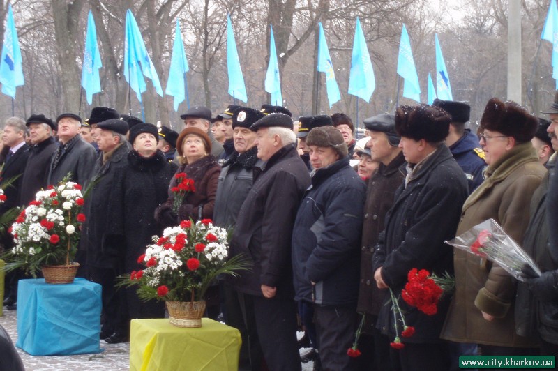 До пам`ятника героям-чорнобильцям поклали квіти