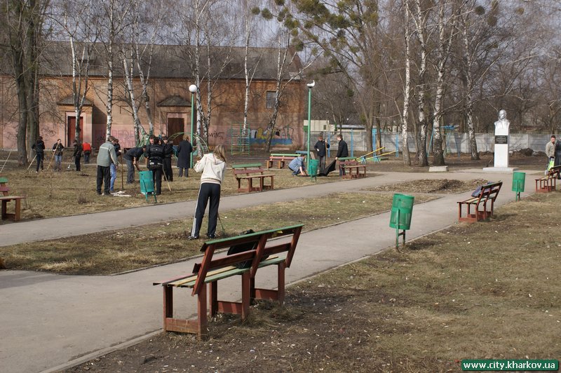 Школярі Ленінського району організували трудовий десант
