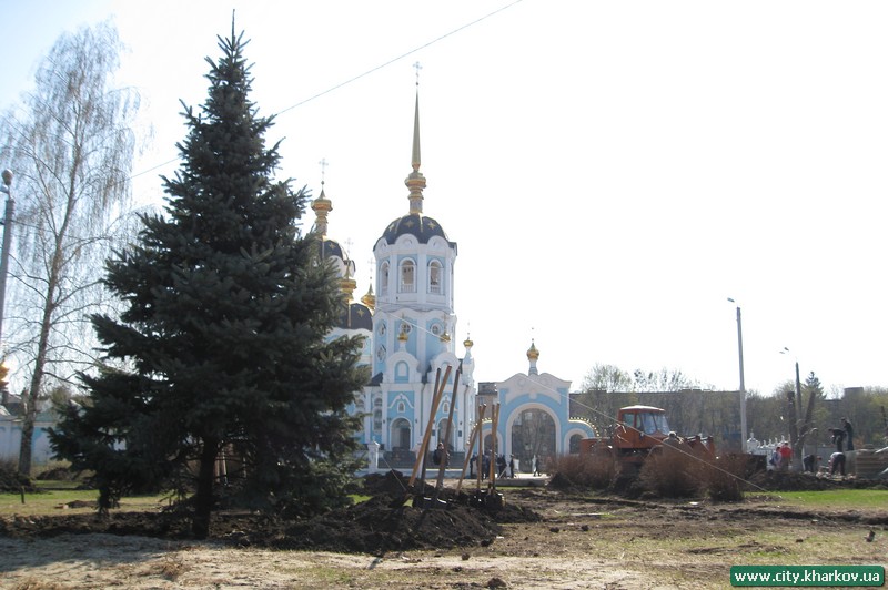 Розпочато озеленення Свято-Олександрівської площі