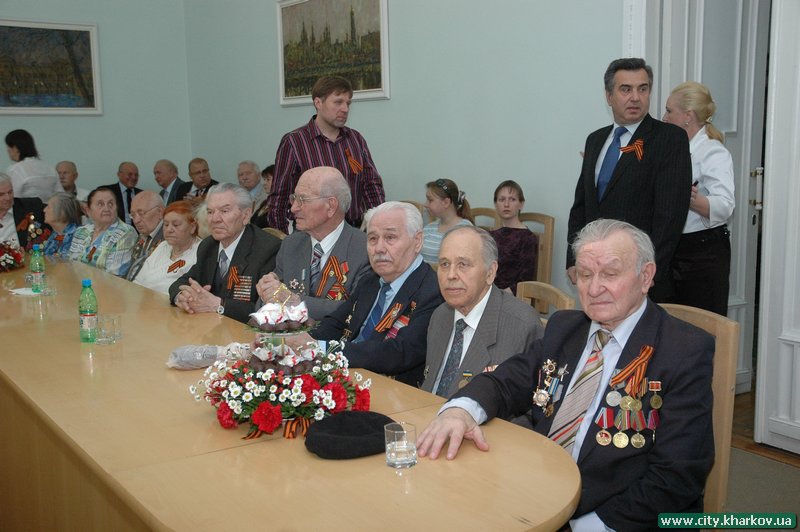 Геннадій Кернес привітав ветеранів із Днем Перемоги