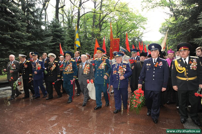 На Меморіалі Слави поклали квіти і відслужили панахиду