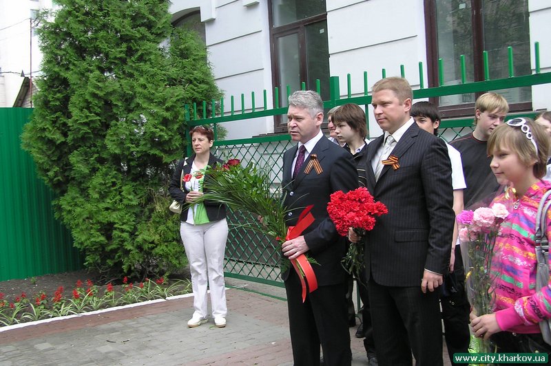 Цих днів не змовкне слава
