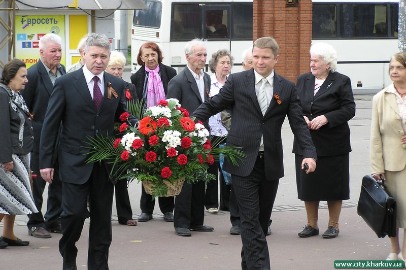 Урочисте покладання квітів пройшло біля пам'ятника Солдату