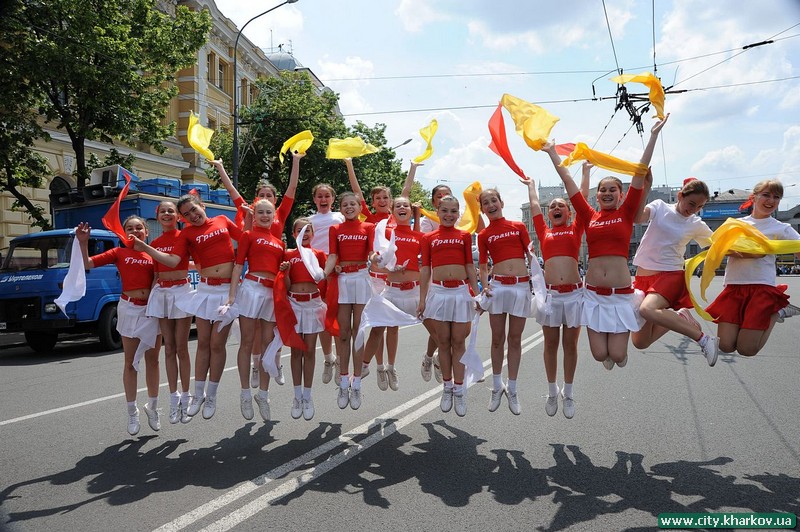 У Харкові проходить театралізована хода за участю 7 тісяч дітей