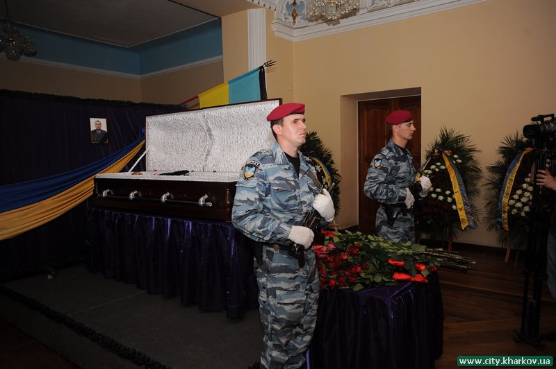 Геннадій Кернес взяв участь у панахиді за вбитим співробітником харківської міліції