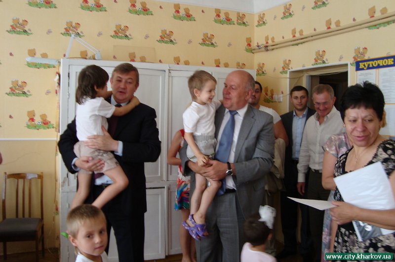 Триває шефство над обласним притулком для дітей