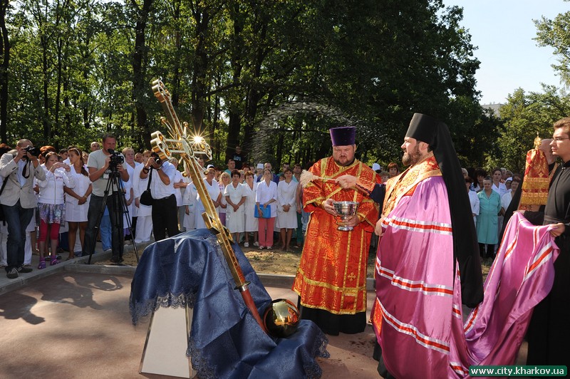 На храмі Пантелеймона Цілителя встановлений хрест