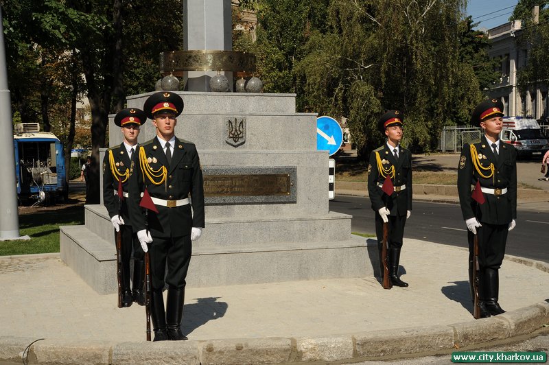 У Харкові пройшла урочиста церемонія підняття Державного прапора України