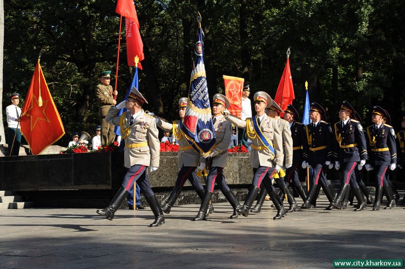 На Меморіалі Слави відбулося покладання квітів на честь 67-ї річниці визволення Харкова - 1