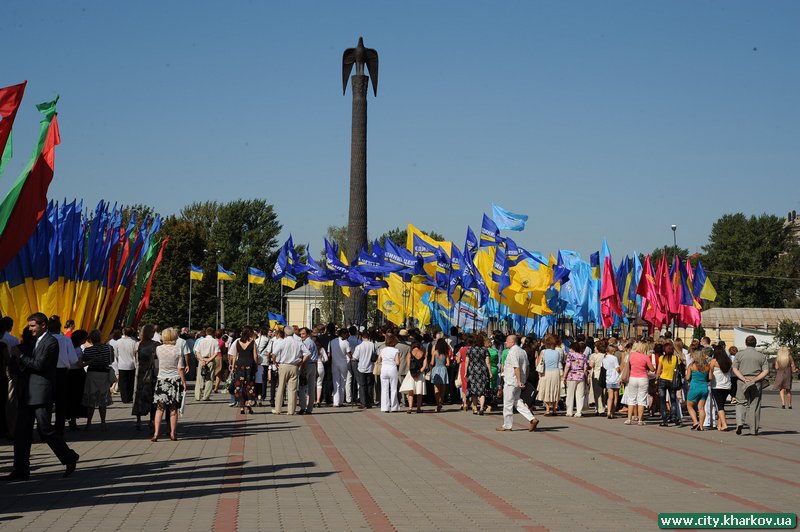 Олександр Кривцов взяв участь в урочистому покладанні квітів до Монумента Незалежності - 1