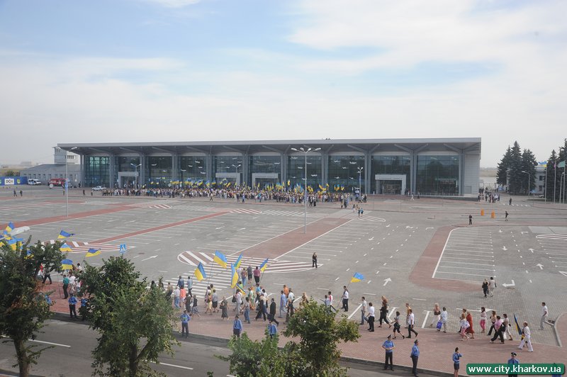       Новий термінал Міжнародного аеропорту «Харків» урочисто відкрив Віктор Янукович