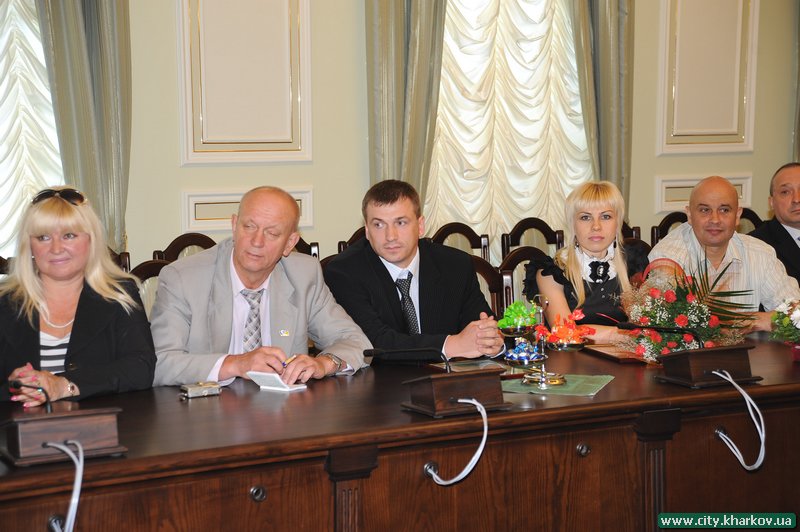 Всі відчувають динаміку відносин між міською владою і підприємцями. Геннадій Кернес - 1