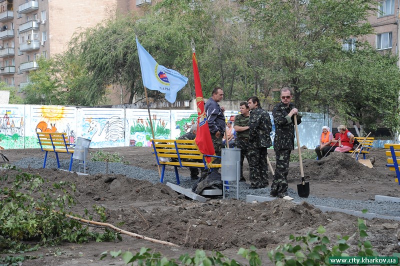 На вулиці Власенка з'явився новий сквер