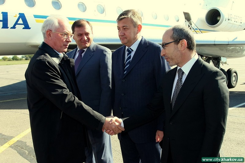 Броніслав Коморовський, Микола Азаров і Геннадій Кернес вшанували пам'ять жертв тоталітаризму