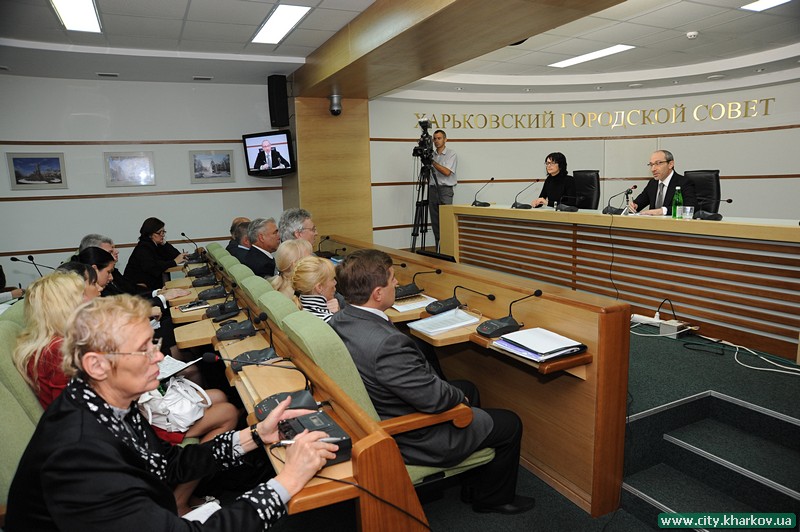 Дисципліна, порядок і відповідальність - основні принципи роботи міської влади. Геннадій Кернес