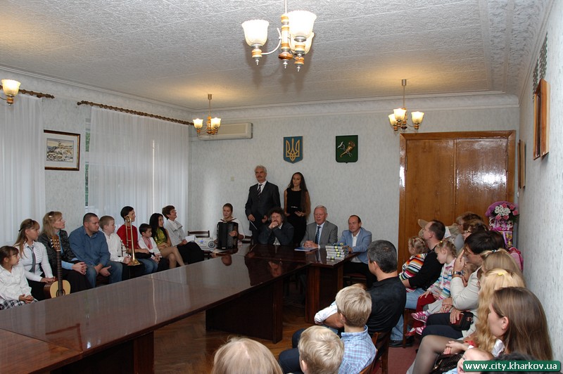 Продовжується видача посвідчень багатодітним сім`ям