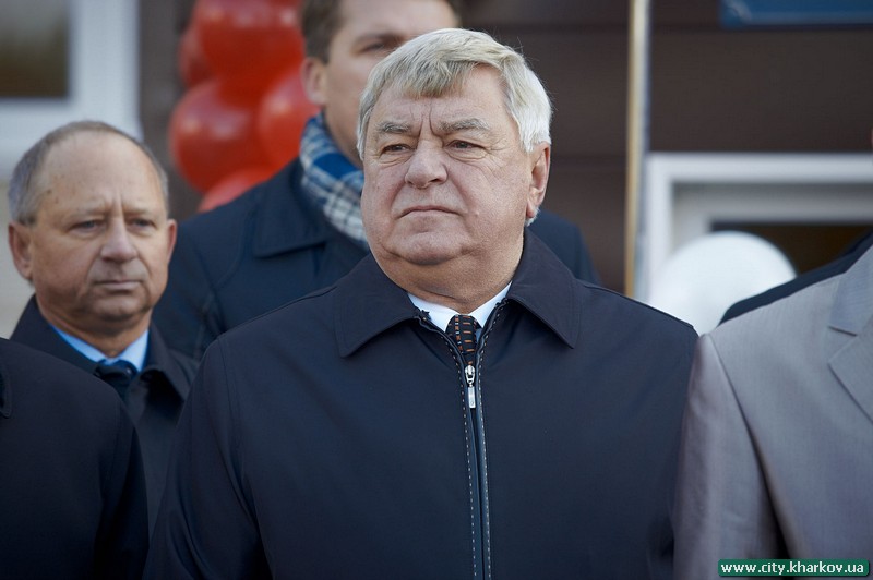 Геннадій Кернес вручив ордери та ключі від квартир у новому житловому будинку молодим вченим ХНАДУ - 1