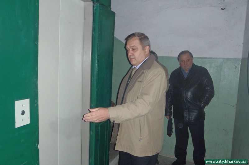 У житлових будинках Харкова встановлюють нові ліфти 