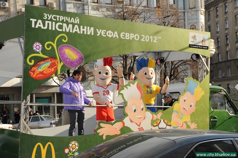 У Харкові презентували Талісман Євро-2012 - близнюків у футбольній формі (доповнено) - 1
