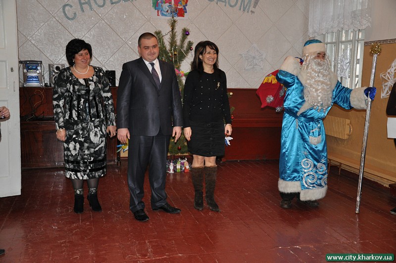 Школярів Жовтневого району привітали з наступаючим Новим роком