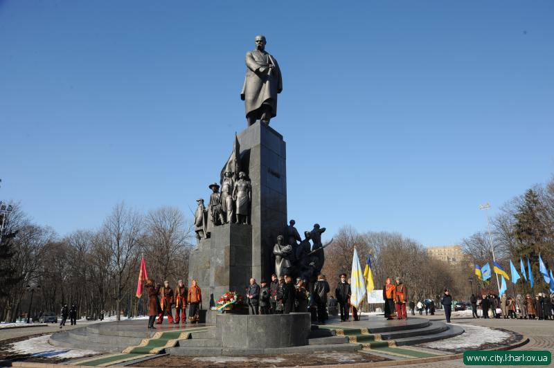 У день народження Тараса Шевченка в Харкові поклали квіти до його пам'ятника
