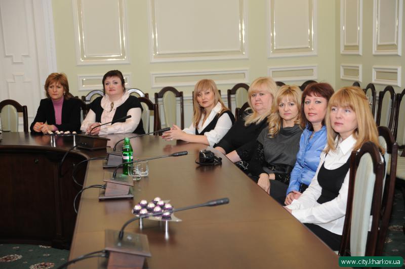 В міськвиконкомі за професійні здобутки нагородили працівників сфери побутового обслуговування