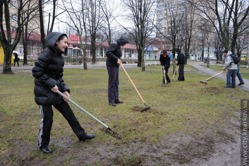 Близько 40 тисяч людей бере участь у загальноміському суботнику в Харкові - 1
