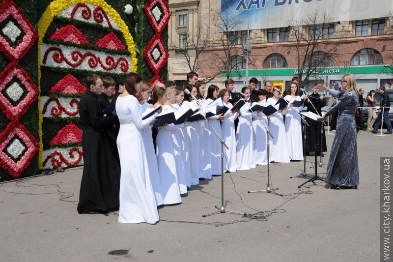 Великодні урочистості проходять на площі Свободи