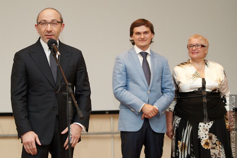 Геннадій Кернес привітав випускників гімназії № 47 - 1