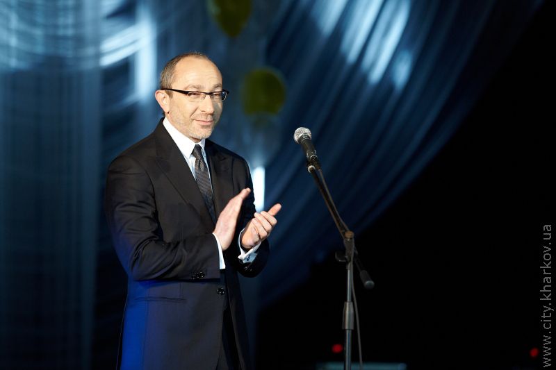 Геннадій Кернес привітав із закінченням школи випускників школи № 169