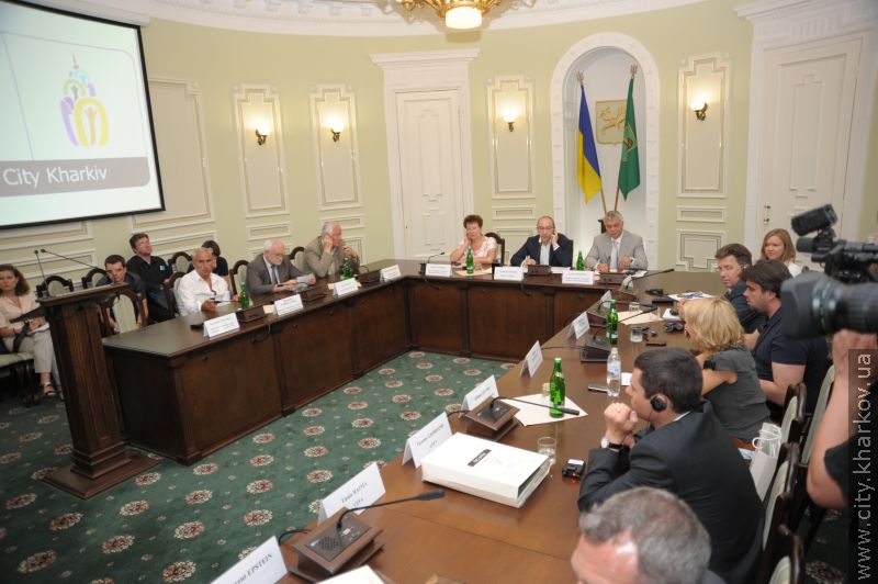 Геннадій Кернес презентував Харків іноземним журналістам
