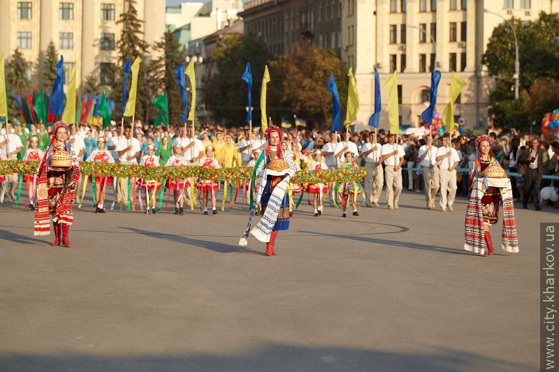 На майдані Свободи відбувся парад підприємств і організацій