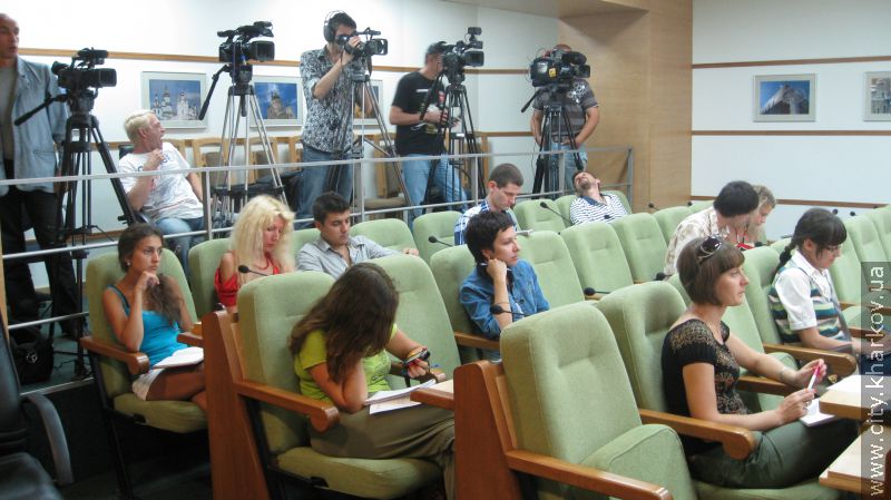 Прес-конференція Володимира Чумакова, директора Департаменту будівництва і дорожнього господарства міськради - 1