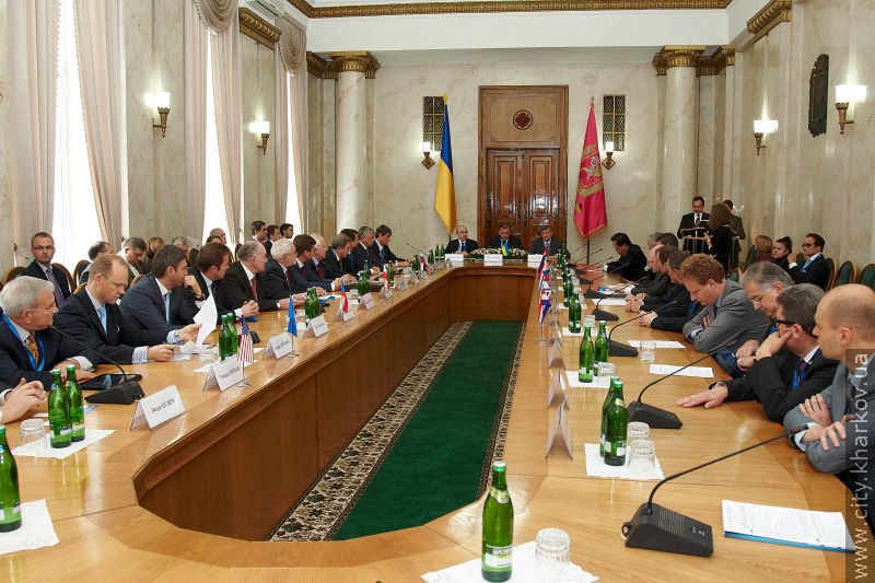 Геннадій Кернес привітав учасників міжнародного інвестиційного форуму