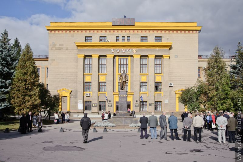 На ХТЗ з'явилася меморіальна дошка Валентинові Біблику