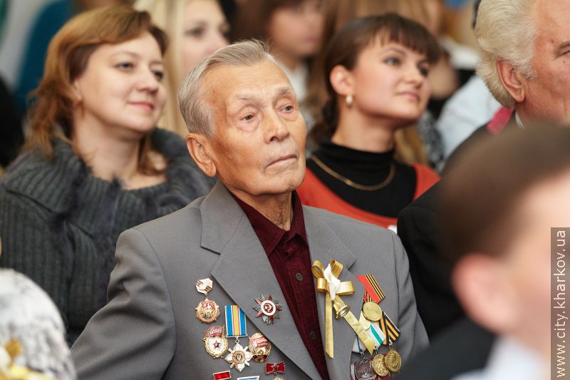 Геннадій Кернес привітав гімназію №43 з півстолітнім ювілеєм - 1