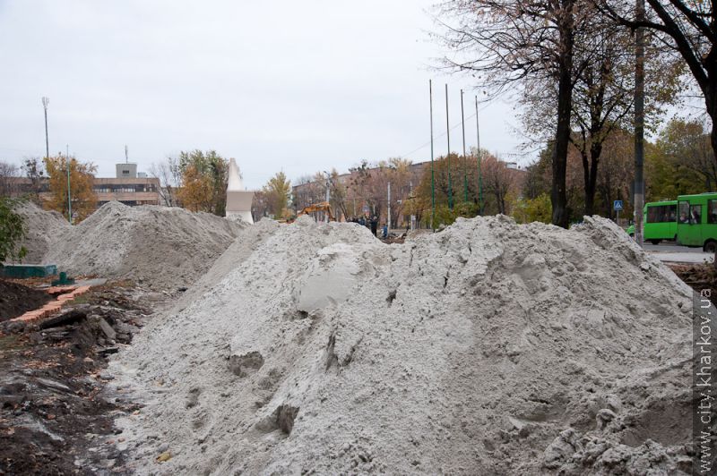 Реконструкцію скверу Харківських Дивізій завершать через місяць