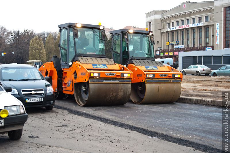 Завершується ремонт дороги біля універмагу «Харків» - 1