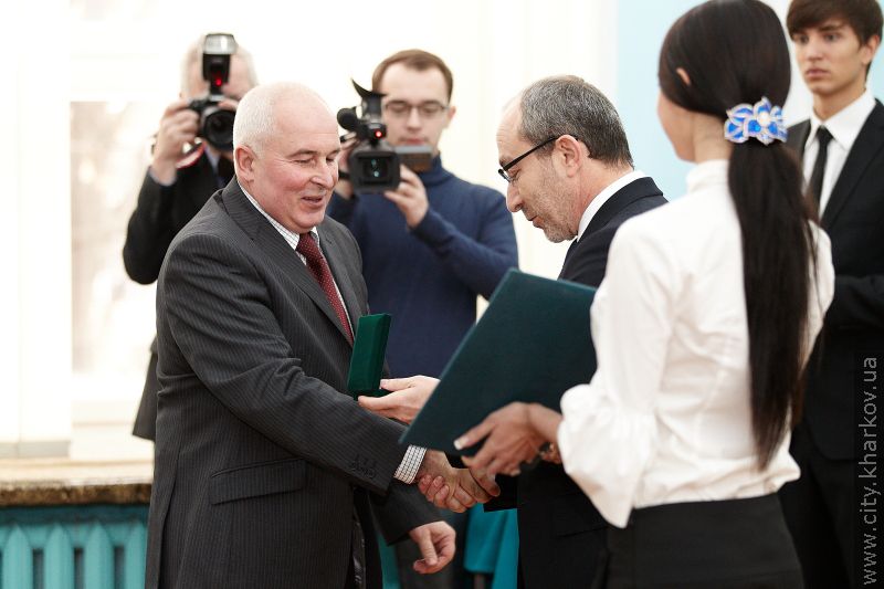 Геннадій Кернес нагородив викладачів юракадемії - 9