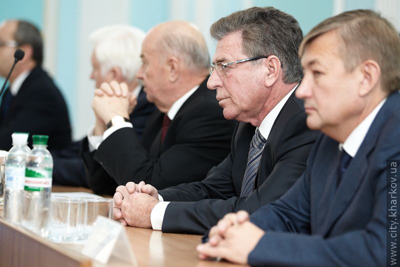 Геннадій Кернес нагородив викладачів юракадемії - 29