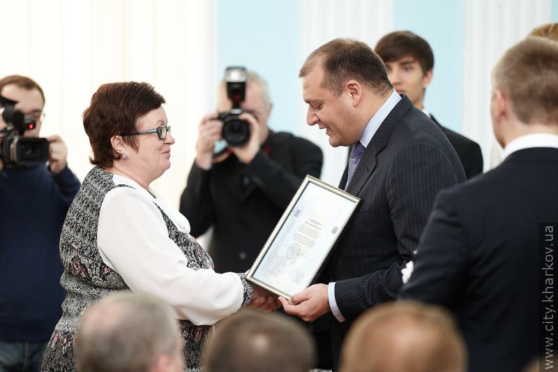 Геннадій Кернес нагородив викладачів юракадемії - 35