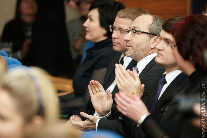 Геннадій Кернес привітав найкращих учнів Дзержинського району