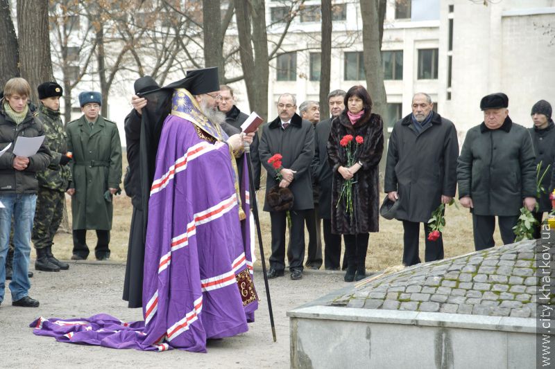 У Молодіжному парку поклали квіти жертвам Голодомору