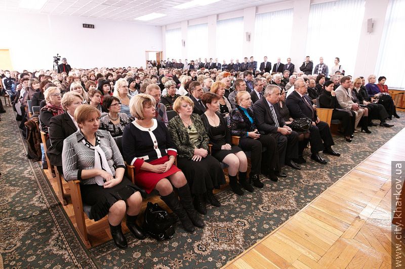 Роман Веприцький представлений колективу адміністрації Комінтернівського району
