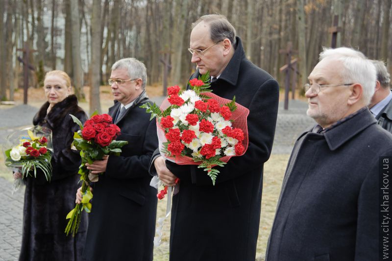 Посол Генрік Литвин ушанував пам'ять польських солдатів на Меморіалі жертвам тоталітаризму - 17