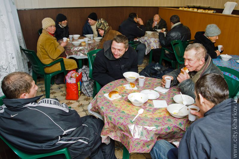 У їдальні для безпритульних щодня харчуються близько 100 чоловік - 3