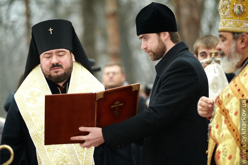 На території 17-ї лікарні освятили місце під храм - 18